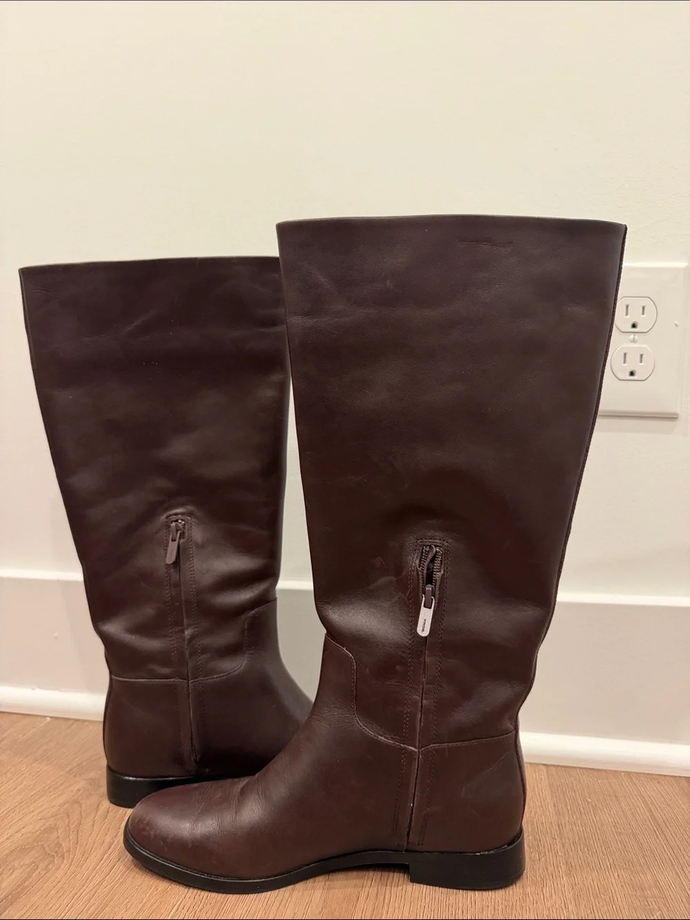 Vince Leather Boots in Dark Brown